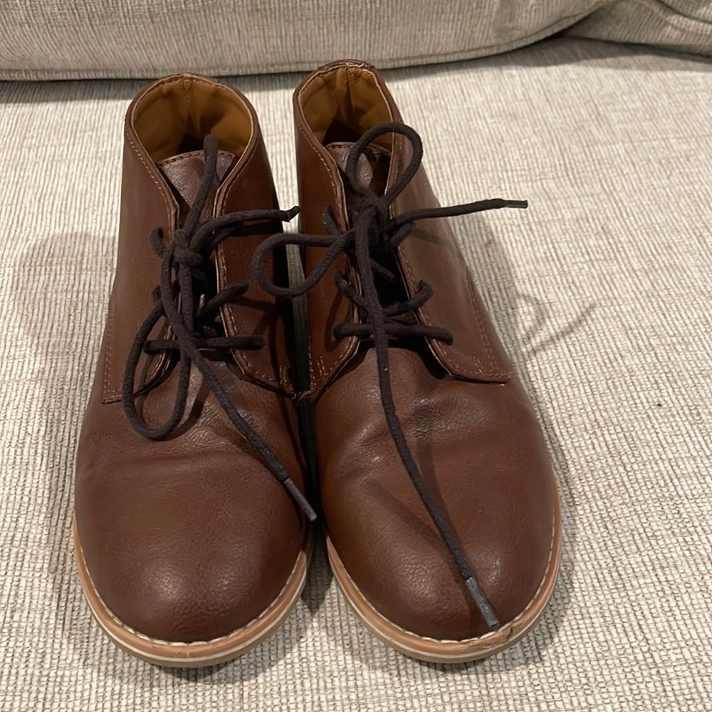 Cat & Jack brown shoes for boys. Size 5